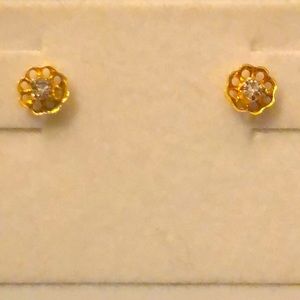 Flower with white cubic zirconia stone earrings